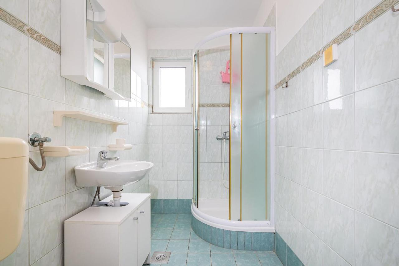 Nice Apartment Silvia ノヴァリャ エクステリア 写真